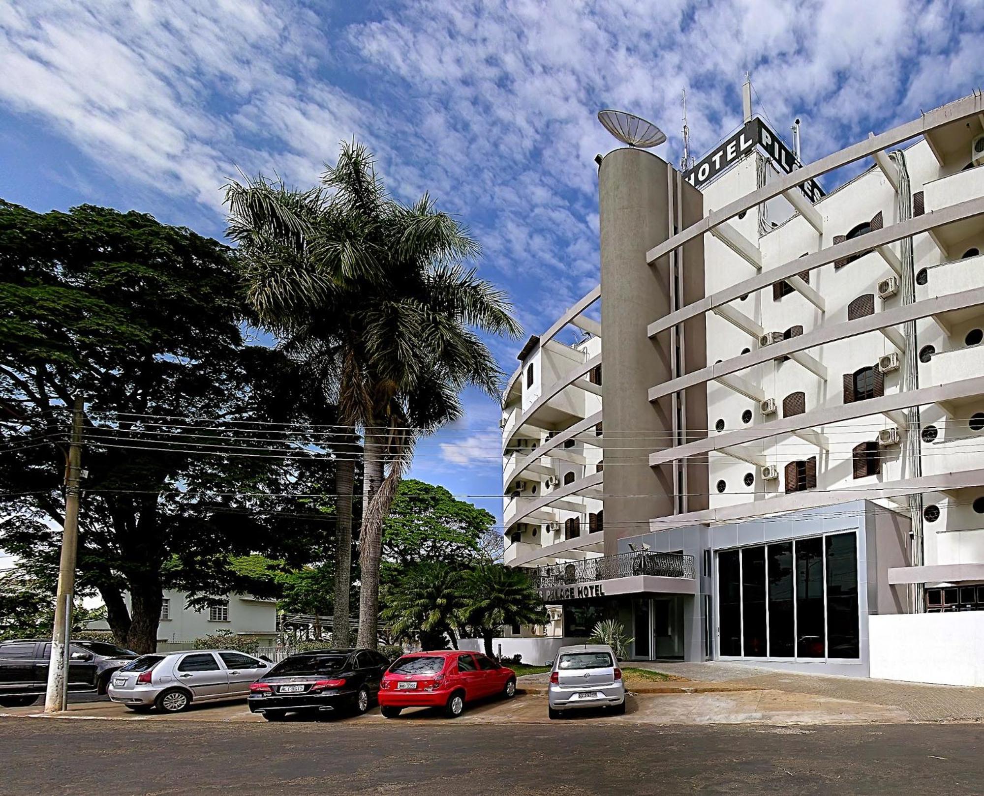 Piloes Palace Hotel Mineiros Exterior photo